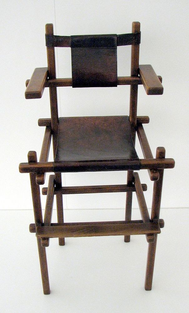 618px-Gerrit_Thomas_Rietveld_-_Childrens_Chair_-_1919